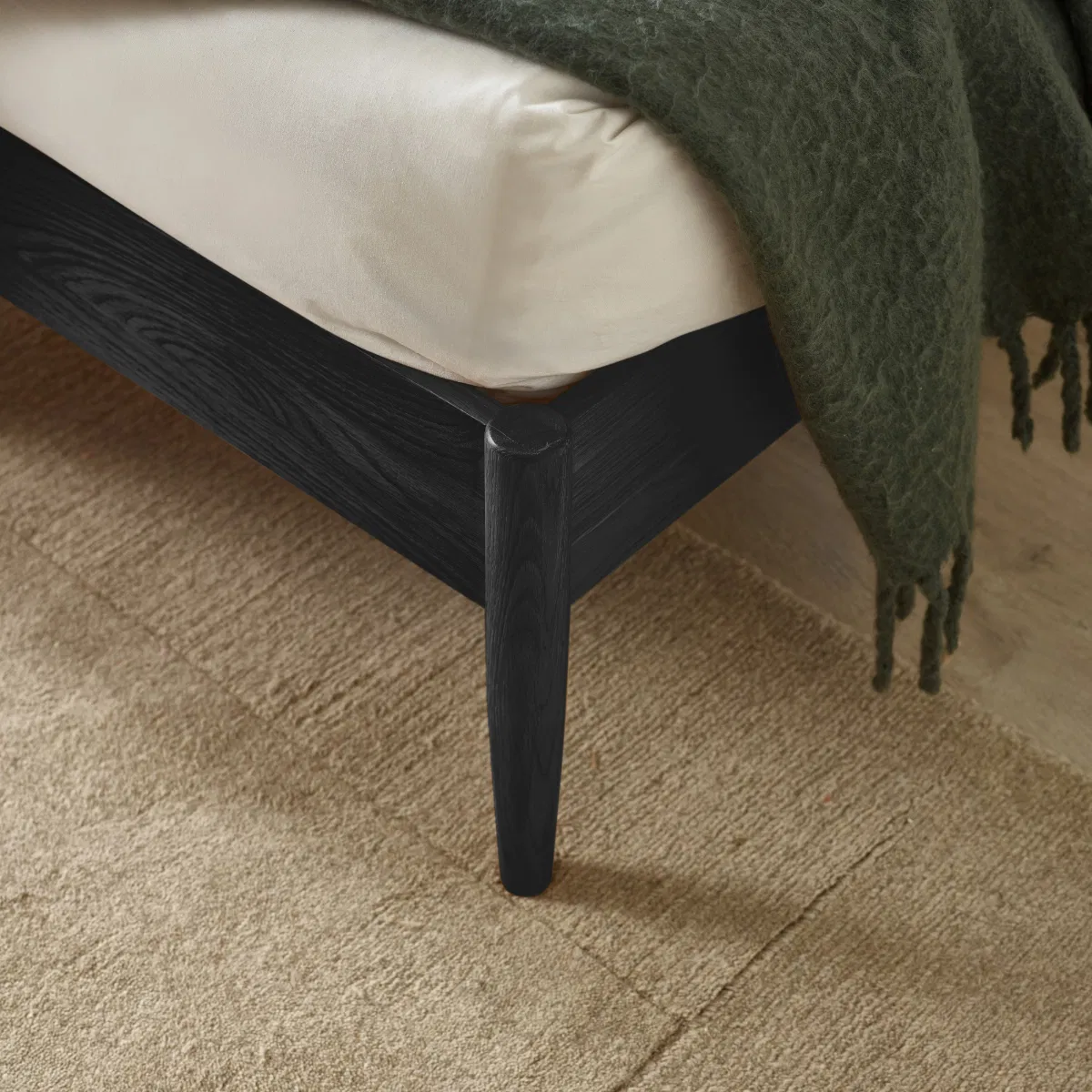 BELTON BLACK OAK BEDFRAME