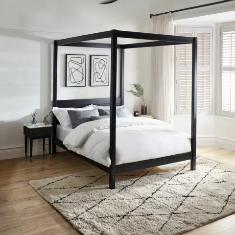 Roxanne Canopy Bed